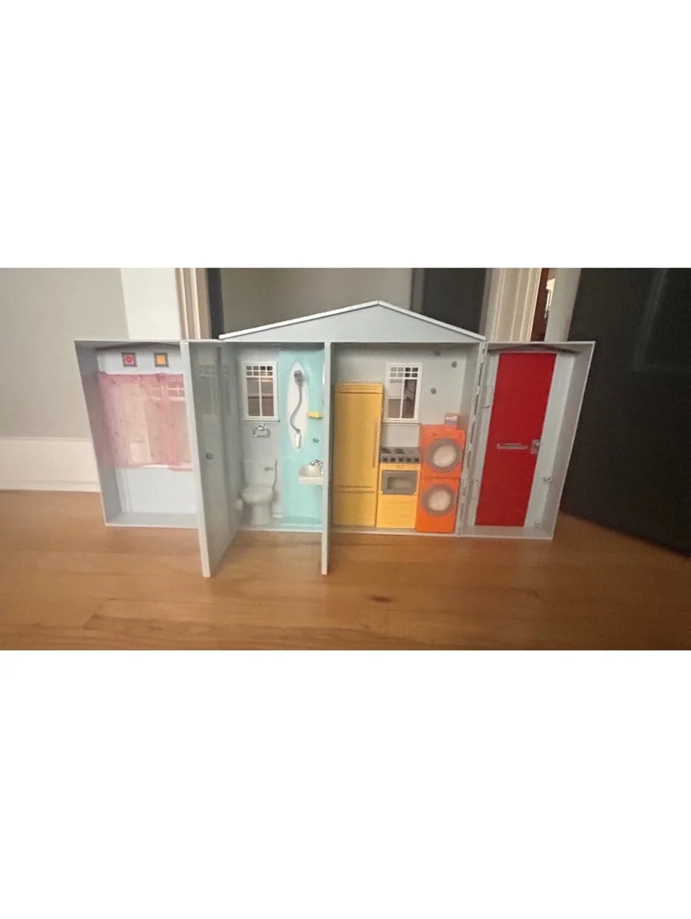 Vintage 2005 Mattel Barbie Totally Real Fold Up Doll House